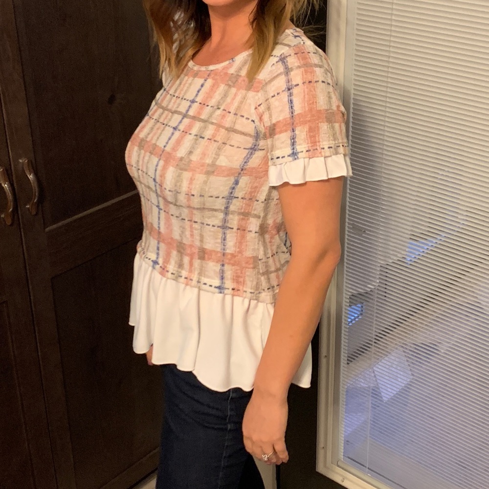 Pink/creme plaid short sleeve top.